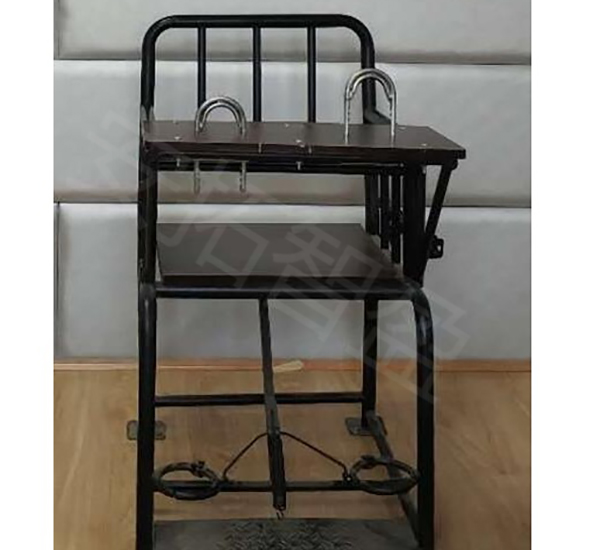 ATZY-T-13型铁质审讯椅(图1) ATZY-T-13型铁质审讯椅(图1)